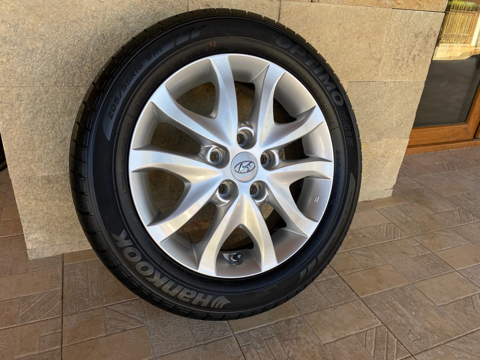 Гуми с джанти Hankook 205/55R16, снимка 5 - Гуми и джанти - 55990587