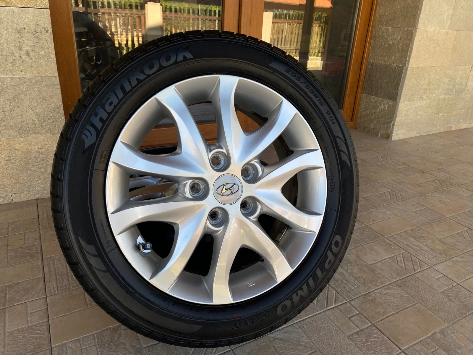 Гуми с джанти Hankook 205/55R16, снимка 7 - Гуми и джанти - 55990587
