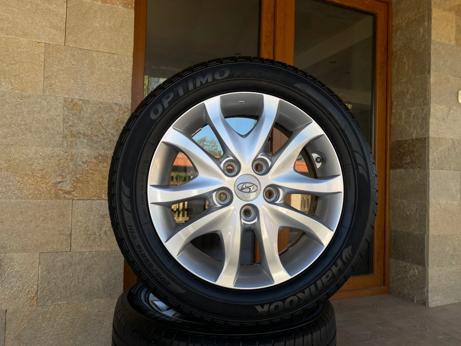 Гуми с джанти Hankook 205/55R16, снимка 2 - Гуми и джанти - 55990587