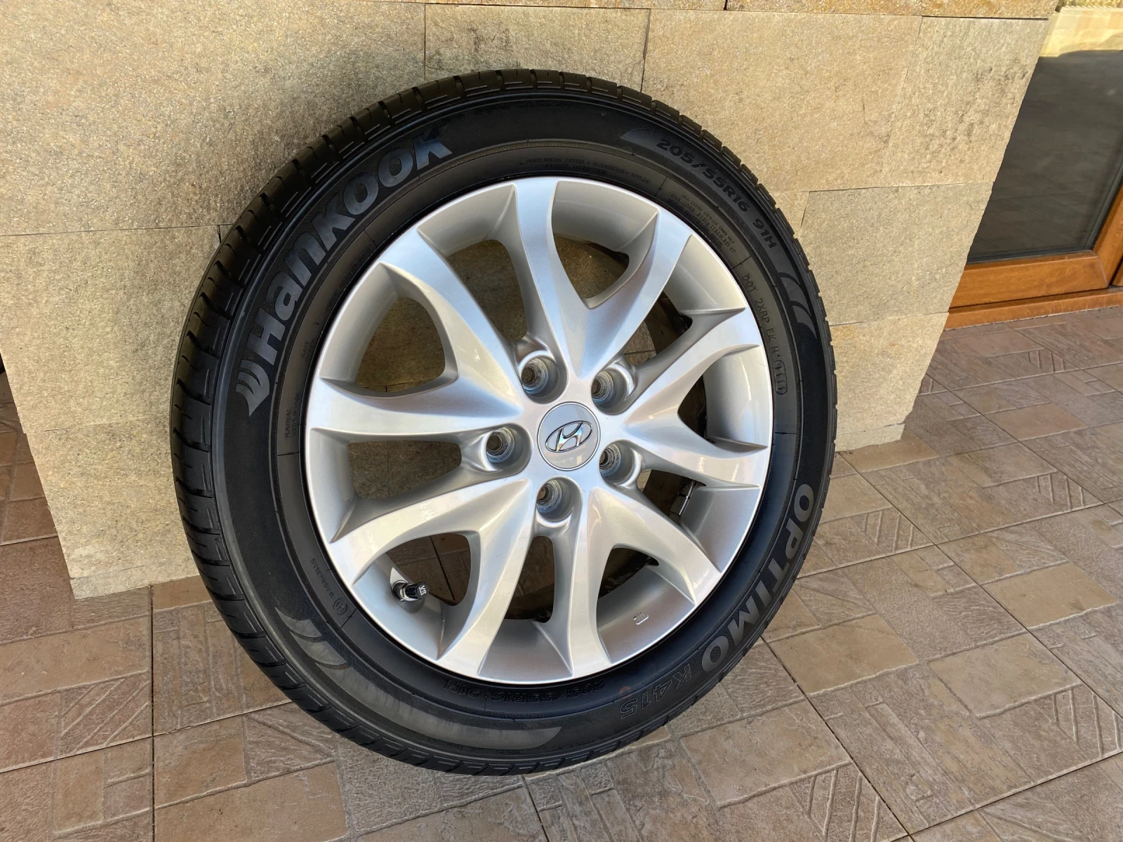 Гуми с джанти Hankook 205/55R16, снимка 3 - Гуми и джанти - 55990587