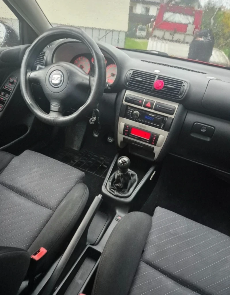 Seat Leon 1.6i, снимка 3 - Автомобили и джипове - 49066893