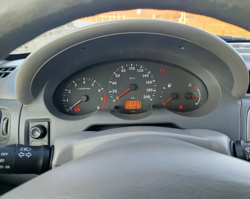 Nissan Micra 1.0i 16v, снимка 8 - Автомобили и джипове - 49201052