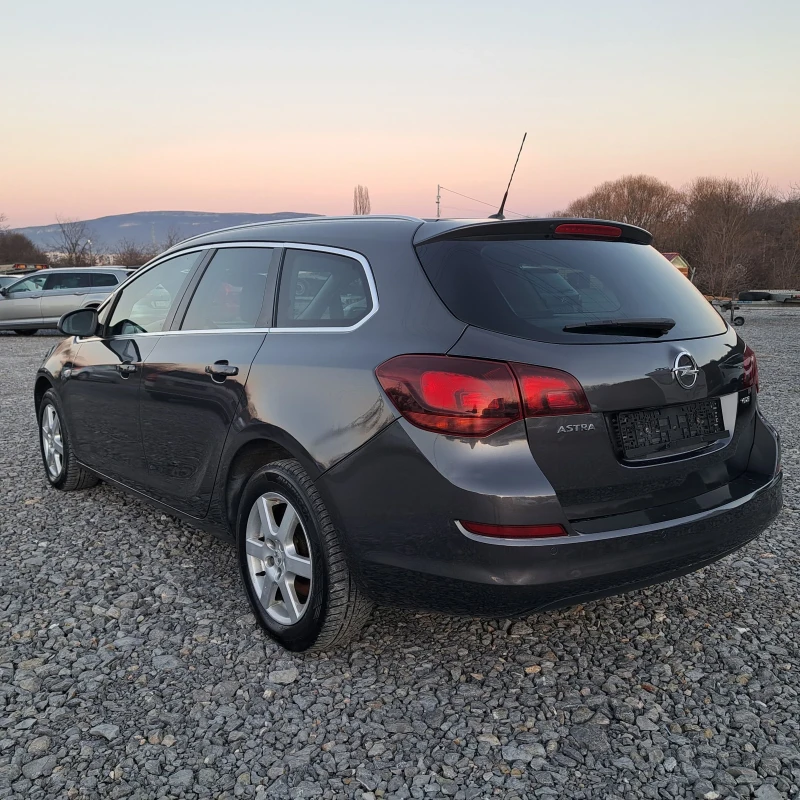 Opel Astra 1.7 CDTI, снимка 5 - Автомобили и джипове - 49354783