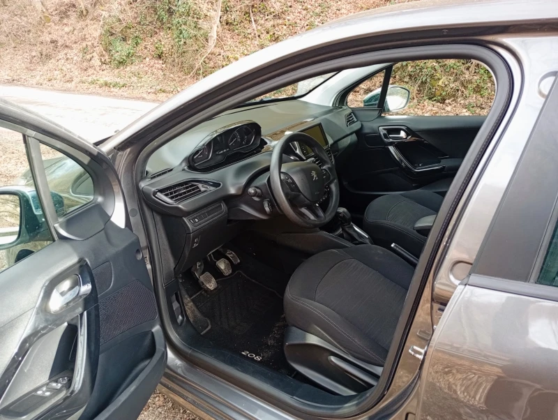 Peugeot 208 1.6 HDI, снимка 6 - Автомобили и джипове - 53025519