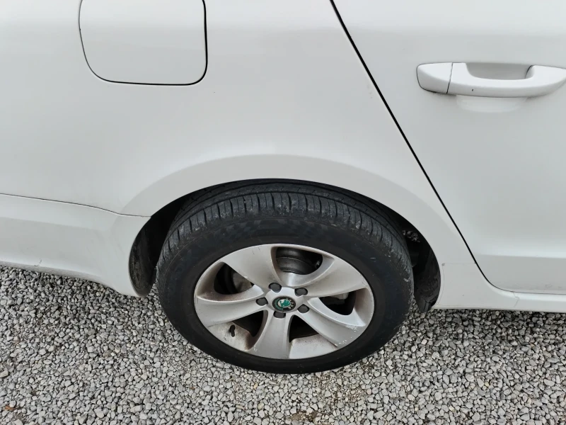 Skoda Superb, снимка 3 - Автомобили и джипове - 53424311