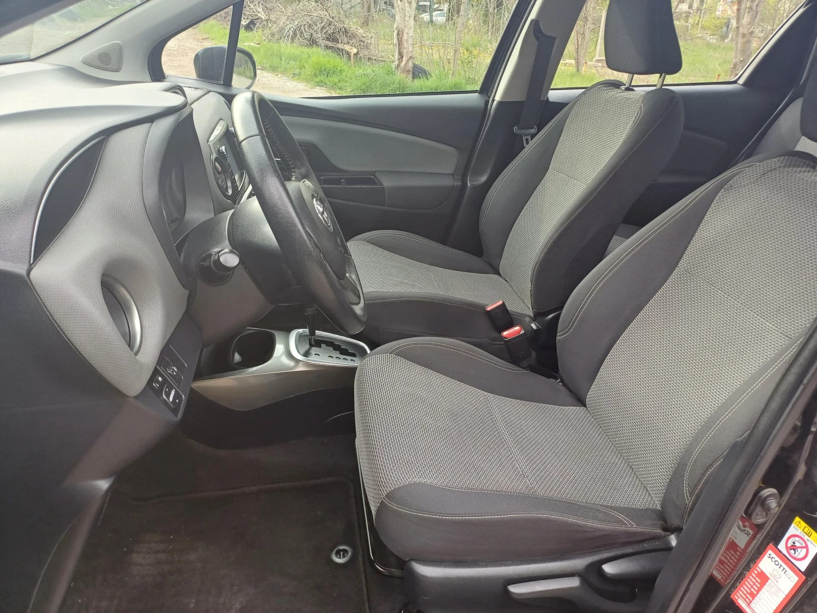 Toyota Yaris 1.5 HYBRID - изображение 9