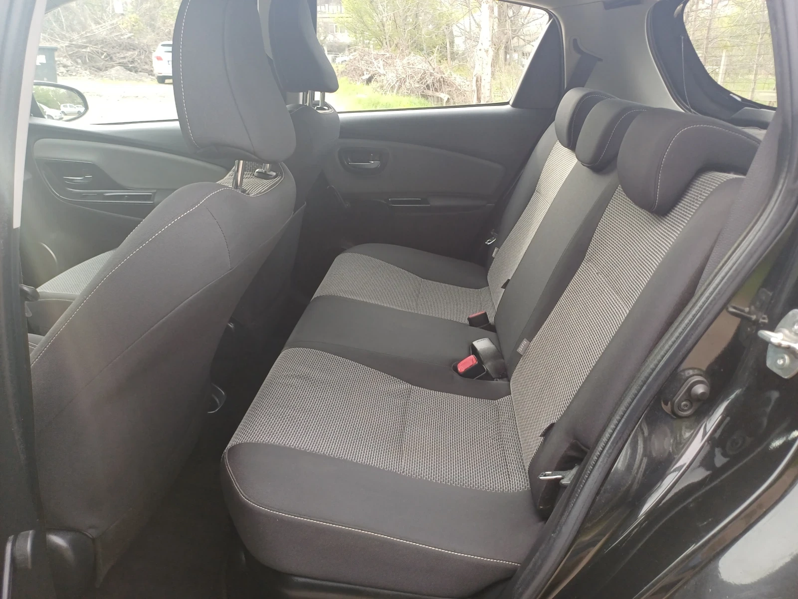 Toyota Yaris 1.5 HYBRID - изображение 10