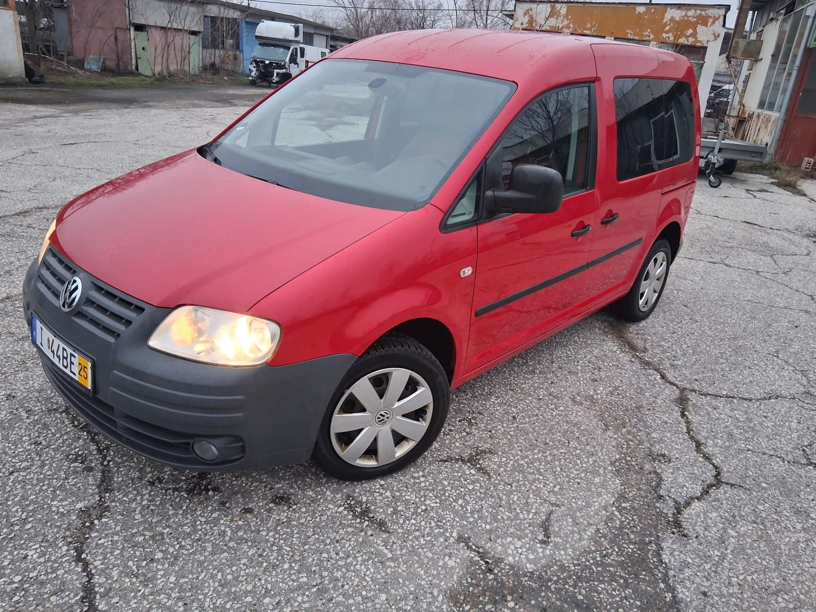 VW Caddy 1.9 TDI 105 кс.5 места  - изображение 2