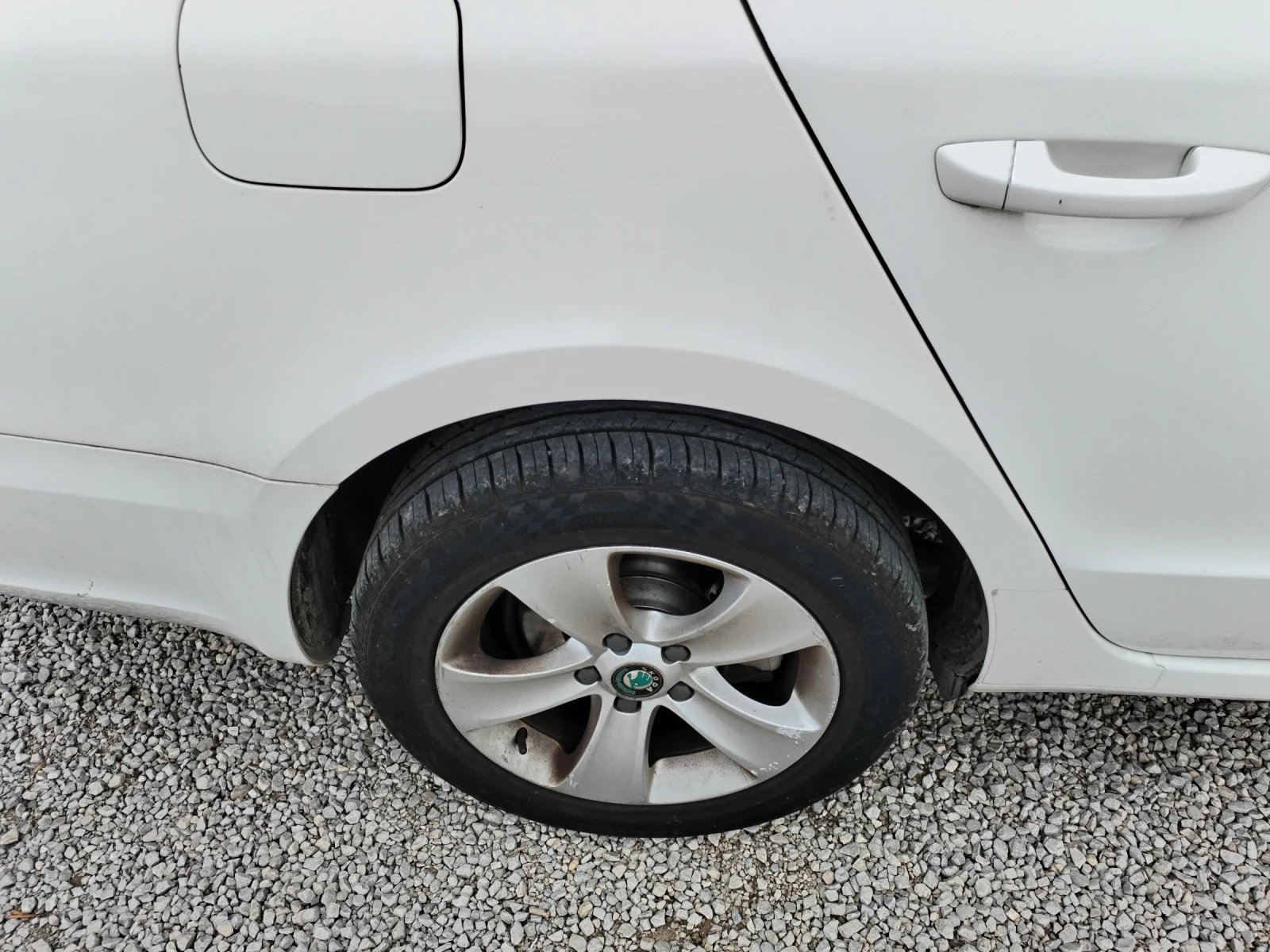 Skoda Superb, снимка 3 - Автомобили и джипове - 53424311