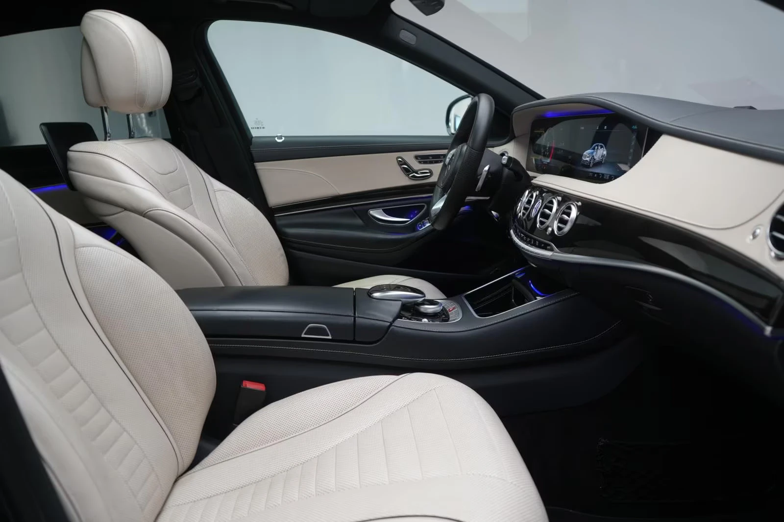 Mercedes-Benz S 350 d/AMG/286HP/L/MASSAGE/360/BURM/PANO/MEMO/HUD/902g, снимка 12 - Автомобили и джипове - 53818094