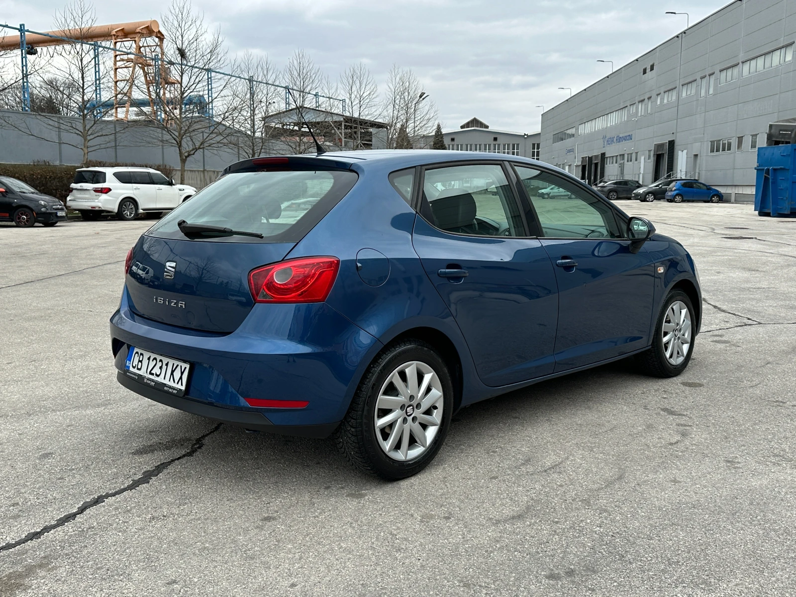 Seat Ibiza Газ.инжекцион, снимка 4 - Автомобили и джипове - 53914741