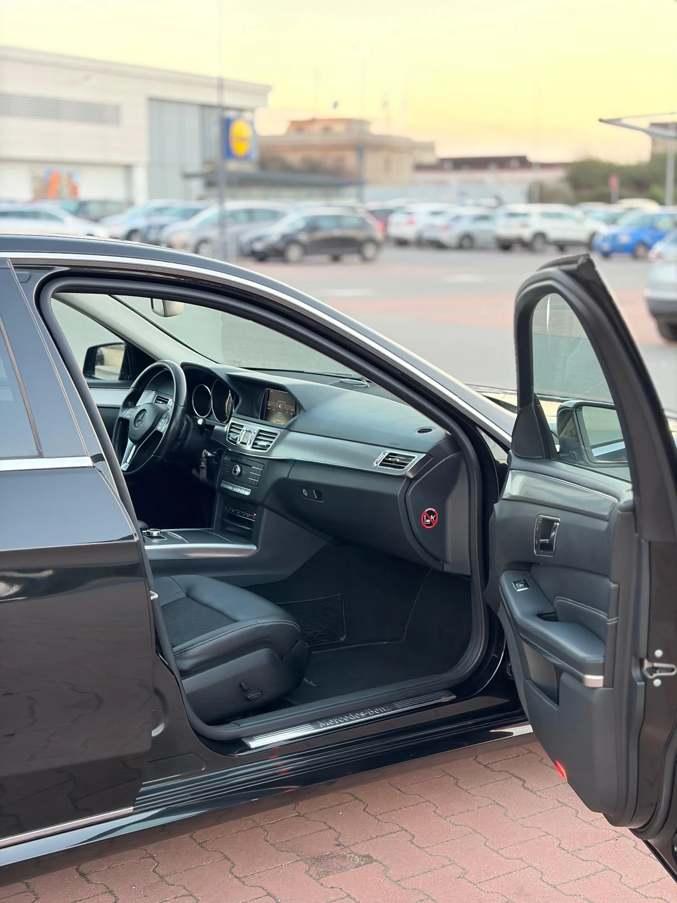 Mercedes-Benz E 220 BlueTEC Automatic Premium, снимка 11 - Автомобили и джипове - 53996747