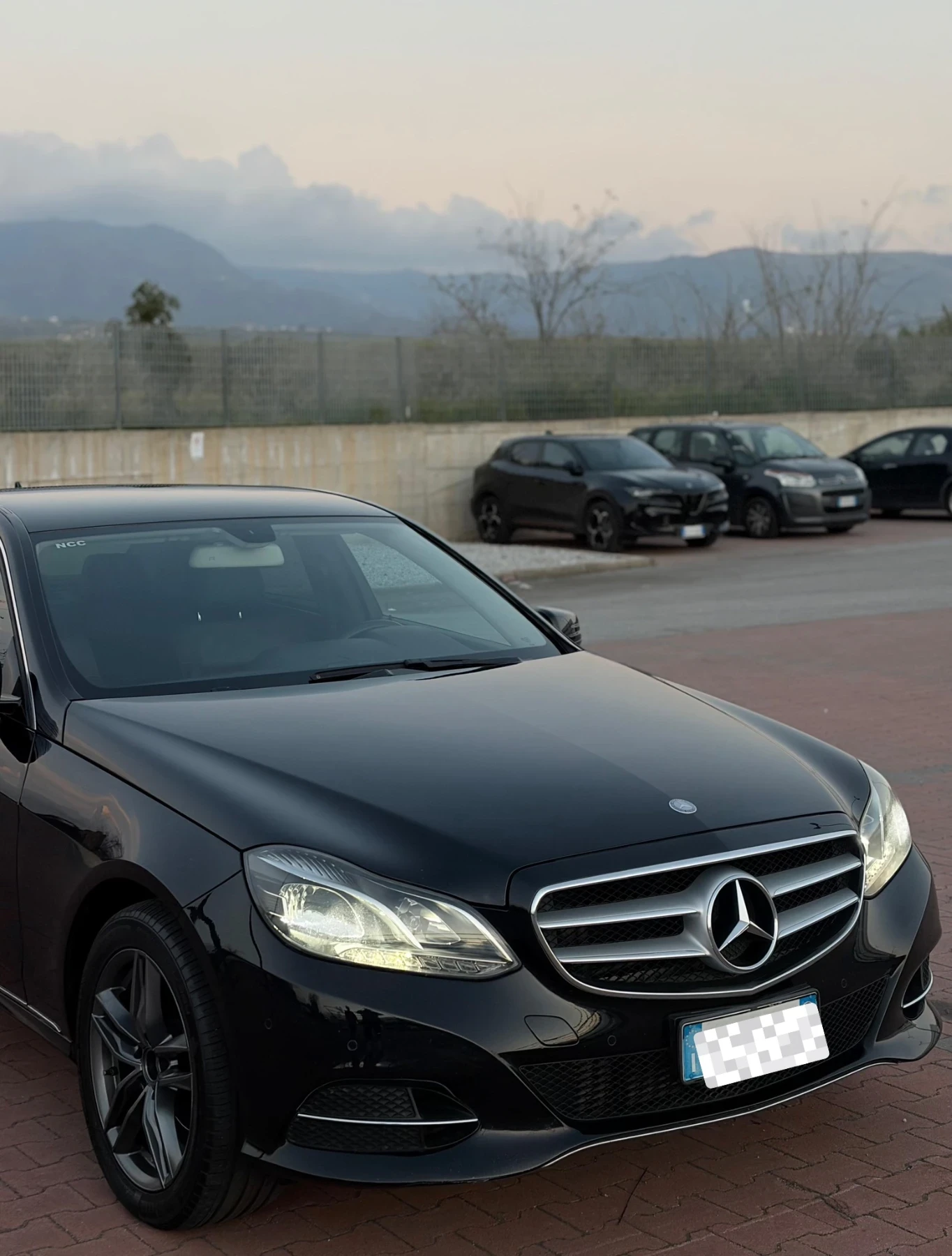 Mercedes-Benz E 220 BlueTEC Automatic Premium, снимка 2 - Автомобили и джипове - 53996747