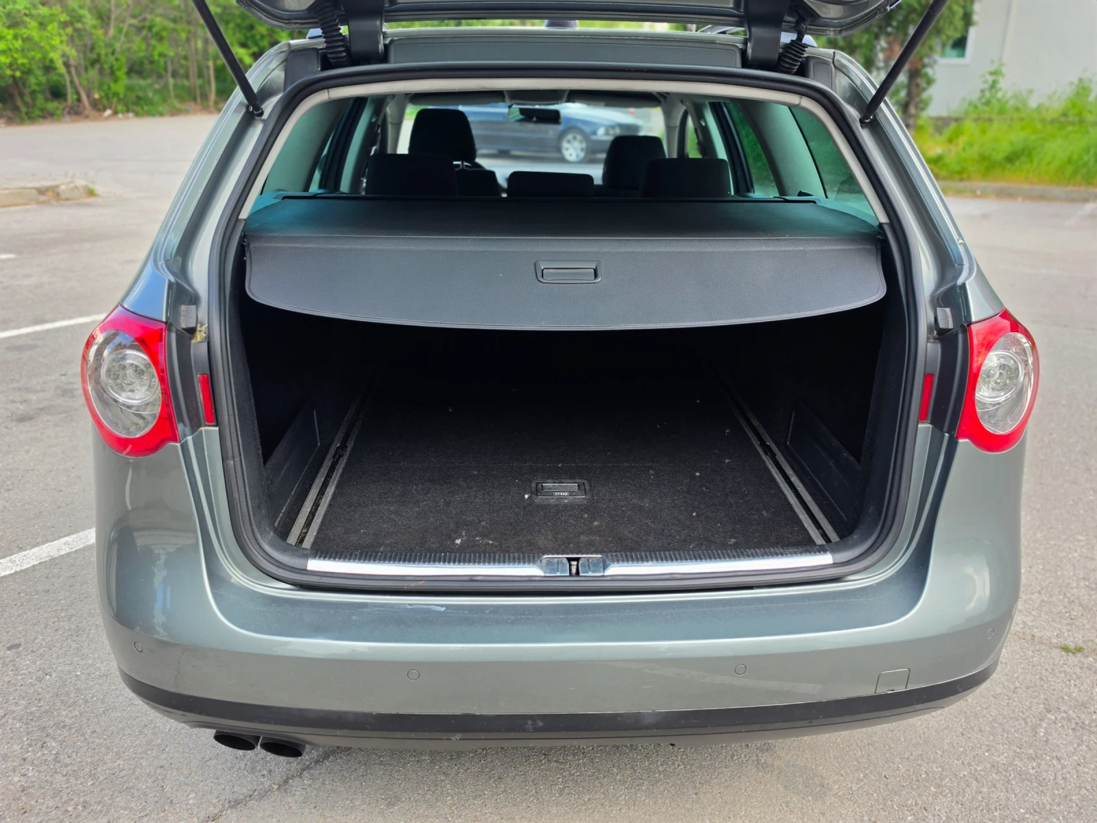 VW Passat 2.0TDI 110hp * EURO 5 *  NAVI * КЛИМАТРОНИК * , снимка 14 - Автомобили и джипове - 54576448