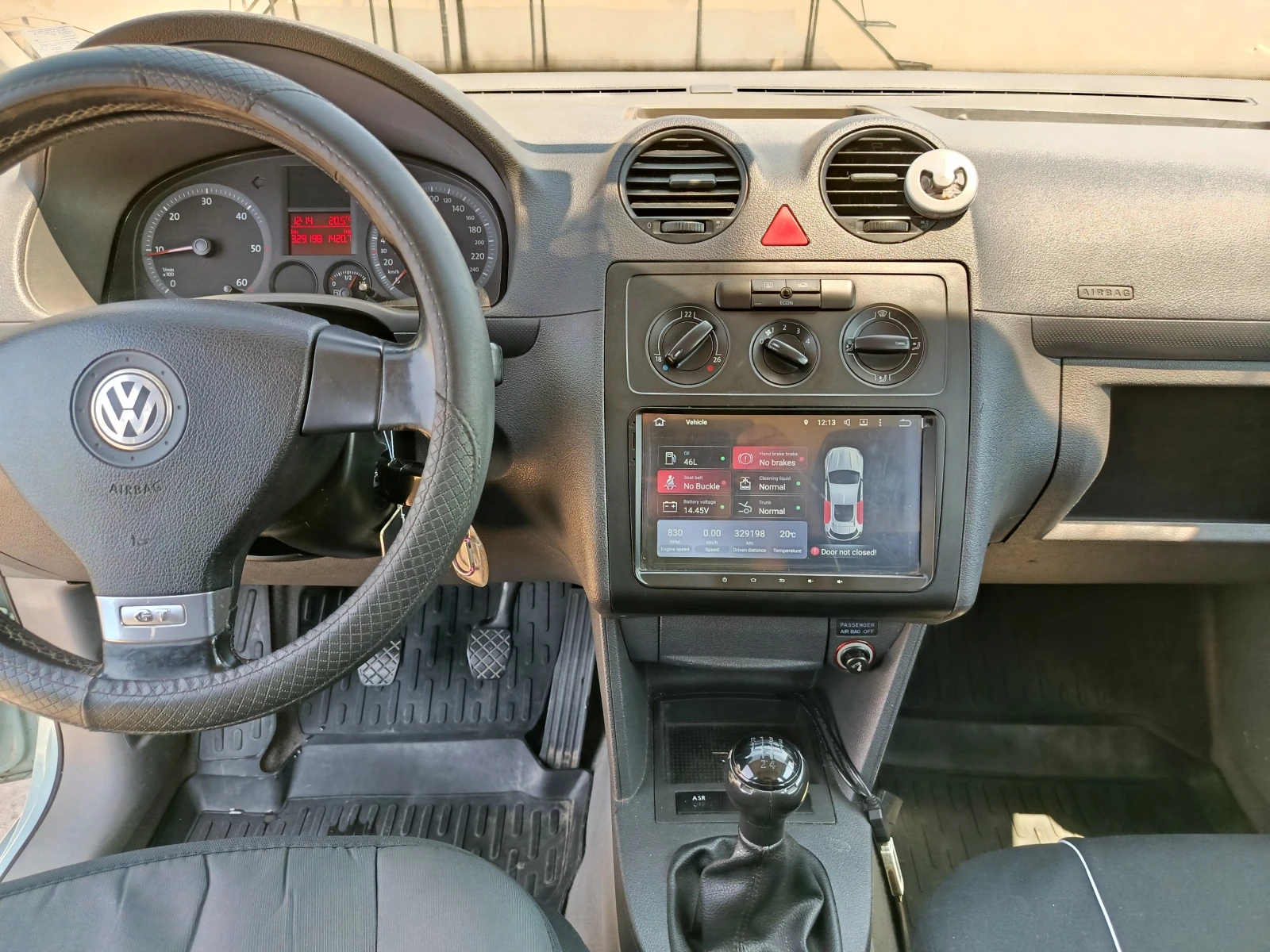 VW Caddy 1.9 TDI 105, снимка 9 - Автомобили и джипове - 54787553