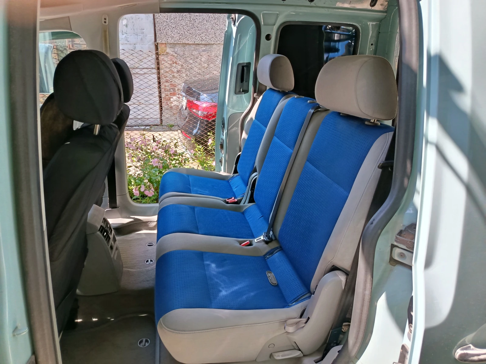 VW Caddy 1.9 TDI 105, снимка 8 - Автомобили и джипове - 54787553