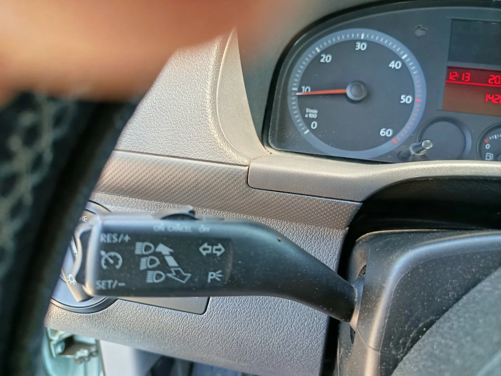 VW Caddy 1.9 TDI 105, снимка 10 - Автомобили и джипове - 54787553