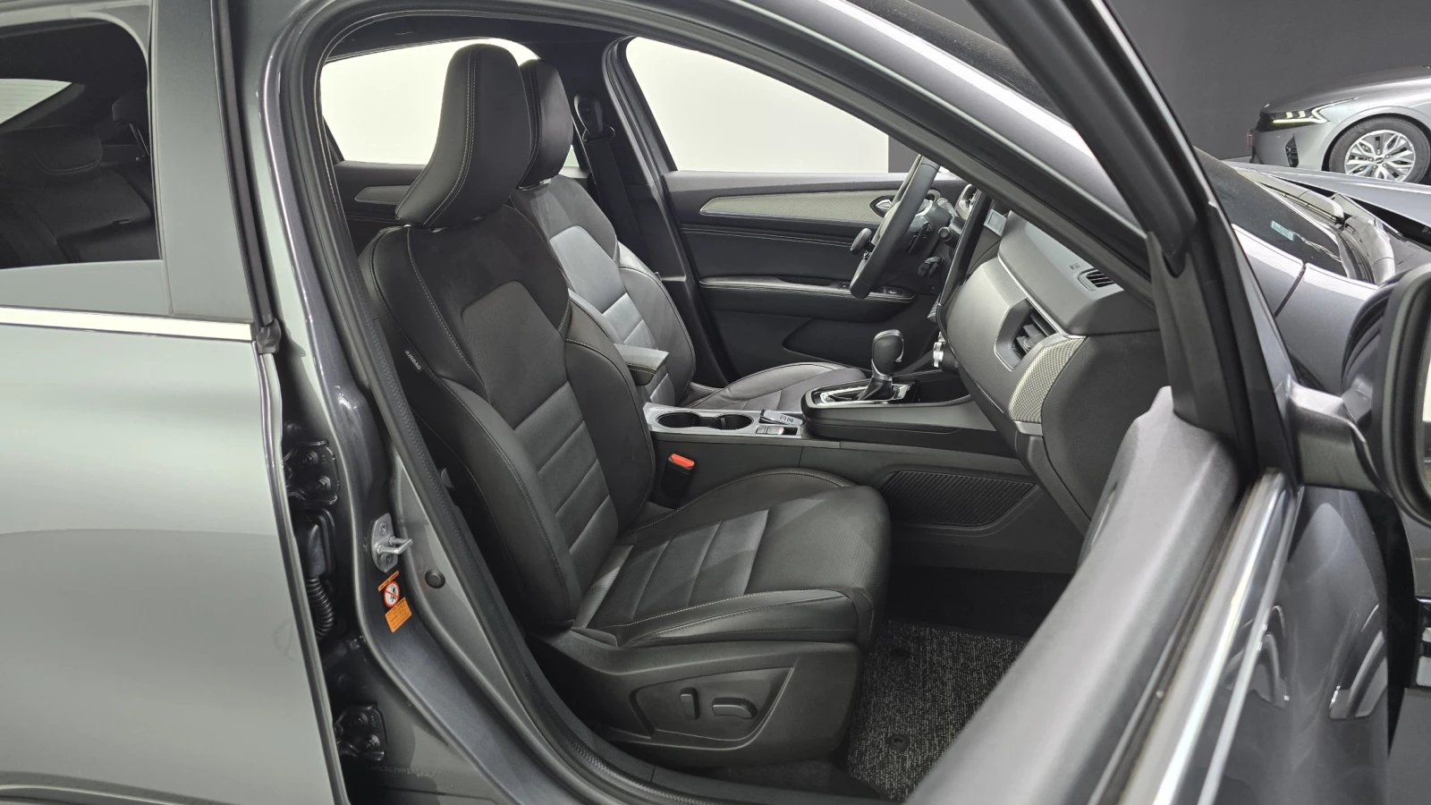 Renault Arkana 1.6* BOSE* 360* BLIND SPOT* ПОДГРЕВ ВОЛАН* КРАЙНА , снимка 11 - Автомобили и джипове - 55237003