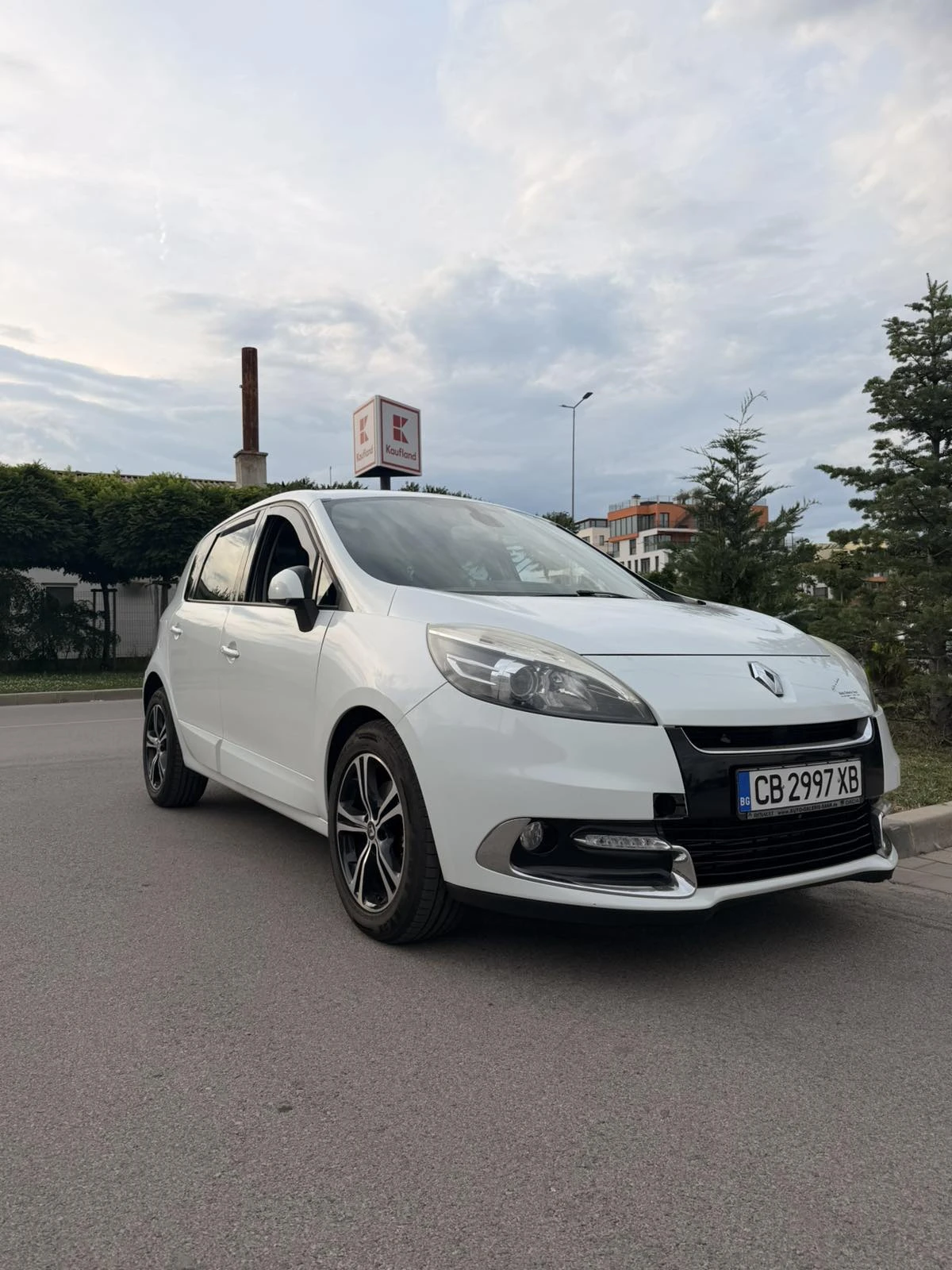 Renault Scenic, снимка 4 - Автомобили и джипове - 55315175