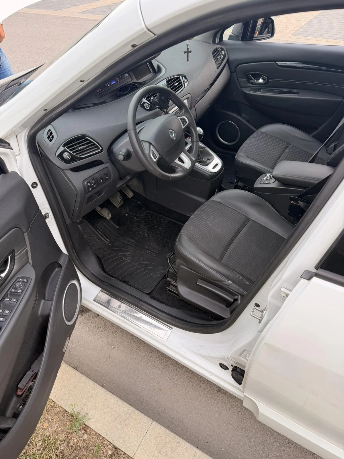 Renault Scenic, снимка 5 - Автомобили и джипове - 55315175