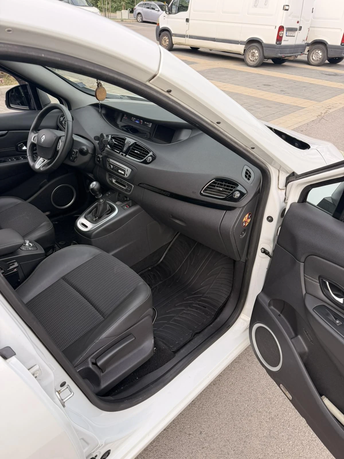Renault Scenic, снимка 8 - Автомобили и джипове - 55315175