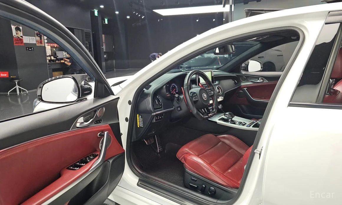 Kia Stinger, снимка 10 - Автомобили и джипове - 55569942