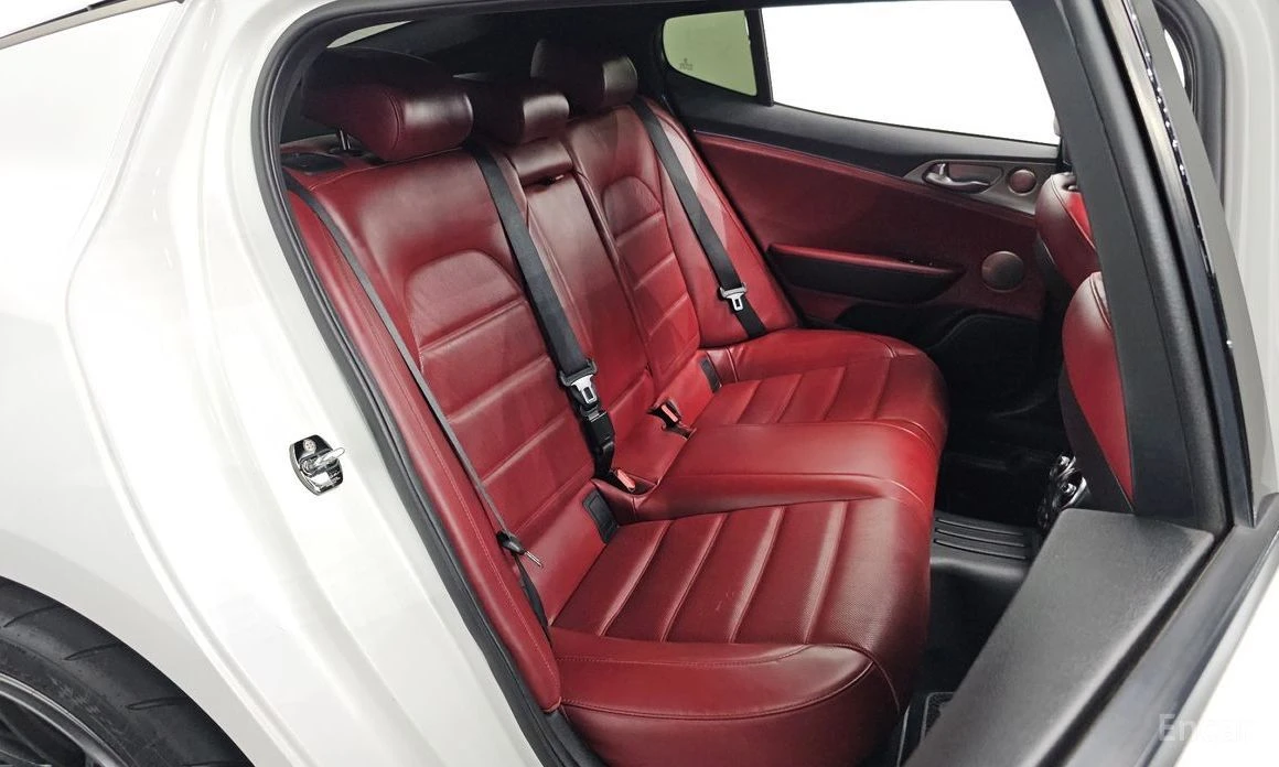 Kia Stinger, снимка 11 - Автомобили и джипове - 55569942