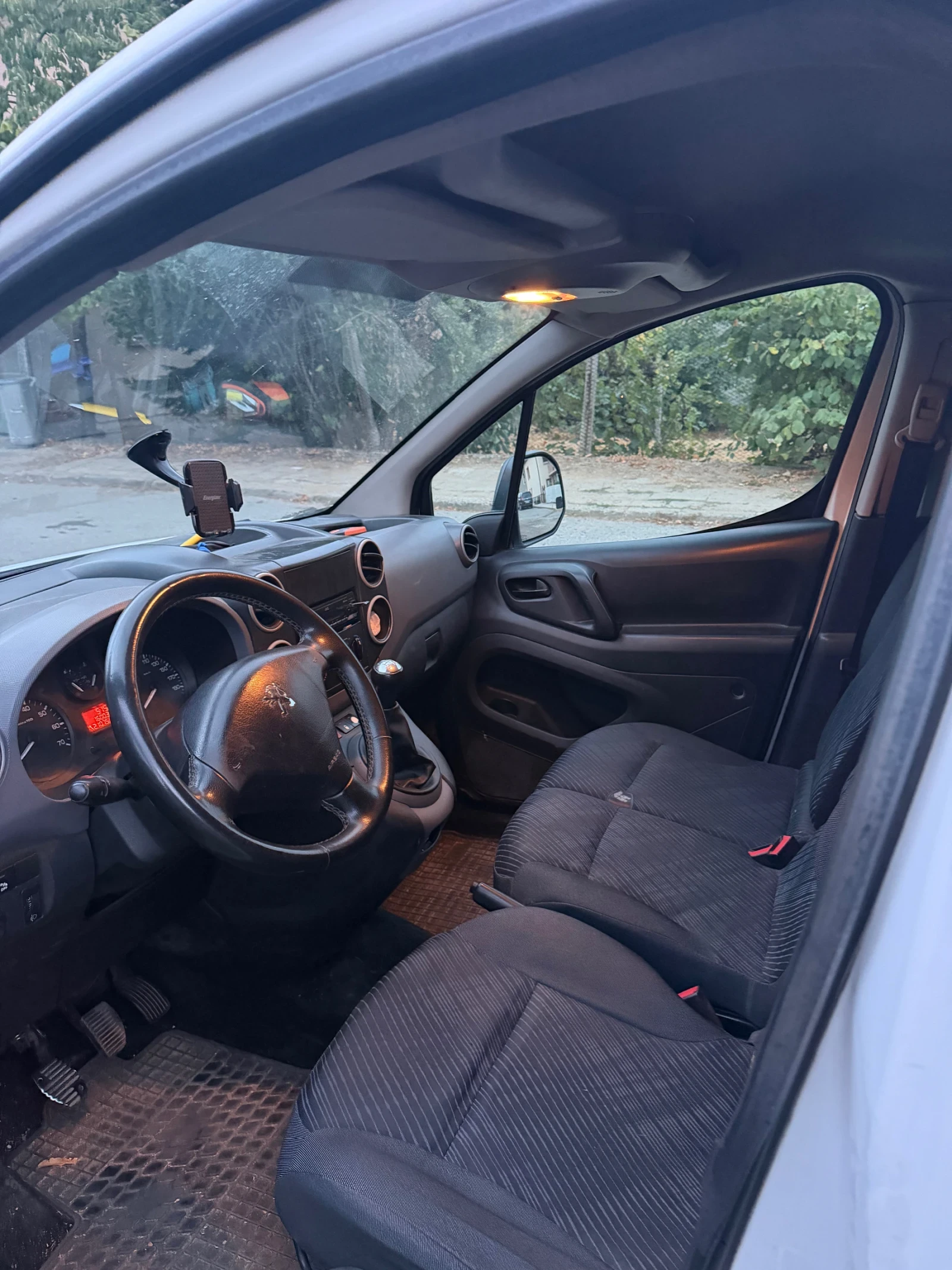 Peugeot Partner 1.6HDI 90кс, снимка 6 - Автомобили и джипове - 56167243