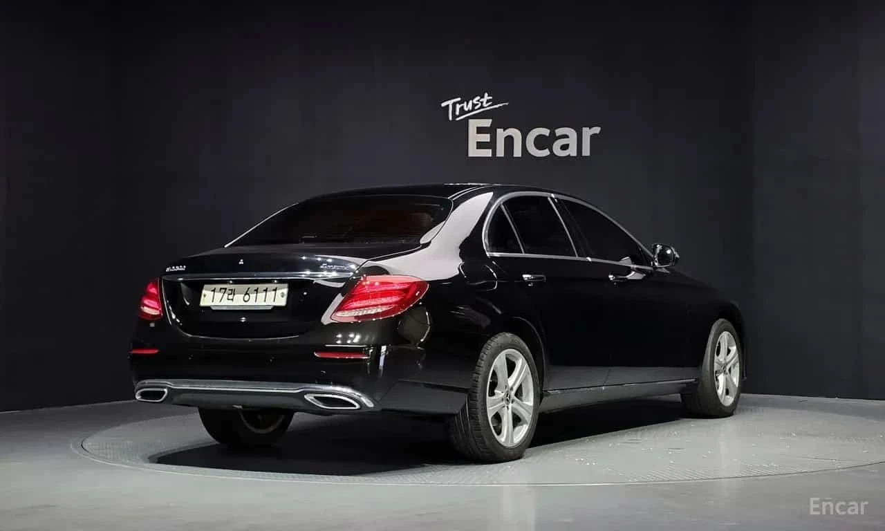 Mercedes-Benz E 220 d 4MATIC Avantgarde , снимка 2 - Автомобили и джипове - 56319131