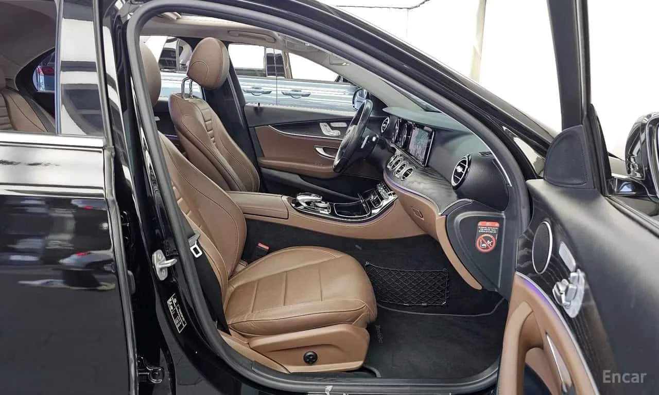 Mercedes-Benz E 220 d 4MATIC Avantgarde , снимка 11 - Автомобили и джипове - 56319131