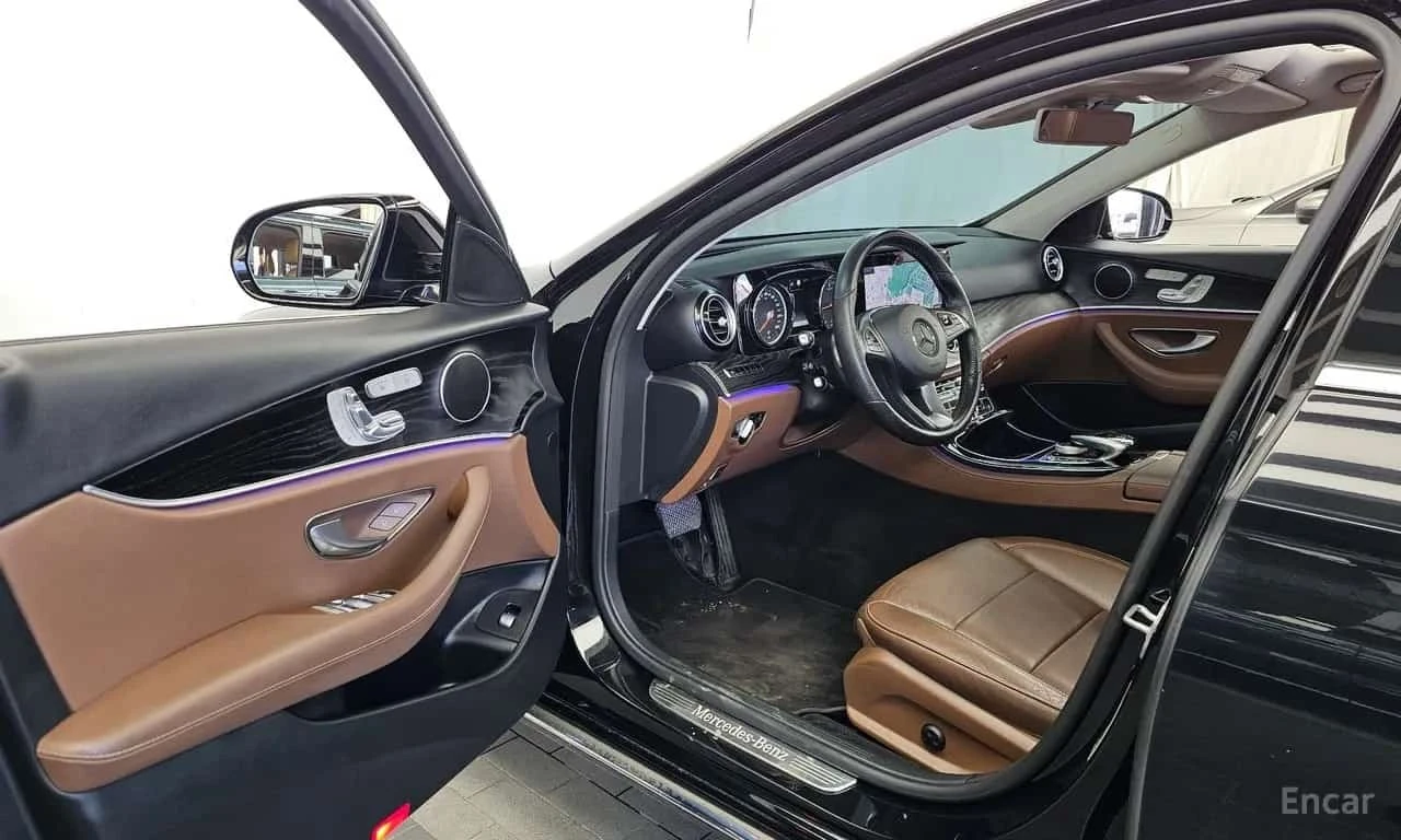Mercedes-Benz E 220 d 4MATIC Avantgarde , снимка 10 - Автомобили и джипове - 56319131