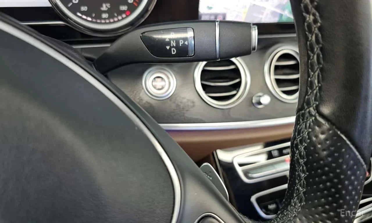 Mercedes-Benz E 220 d 4MATIC Avantgarde , снимка 9 - Автомобили и джипове - 56319131