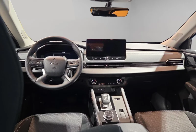 Mitsubishi Outlander НОВ!/2.4PHEV/306HP/4WD/BASIS/360/KLESS/LED/664g, снимка 10 - Автомобили и джипове - 52738996