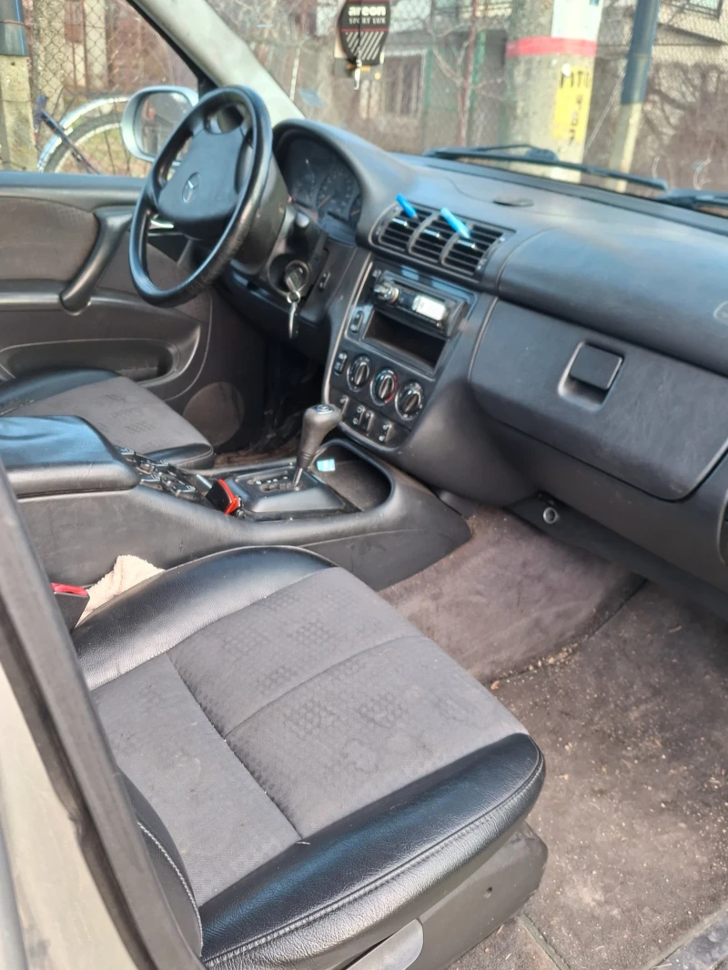 Mercedes-Benz ML 270, снимка 2 - Автомобили и джипове - 53404576