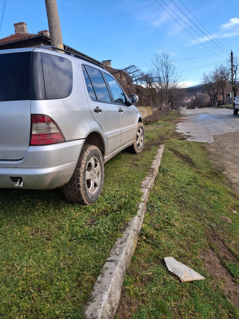 Mercedes-Benz ML 270, снимка 5 - Автомобили и джипове - 53404576