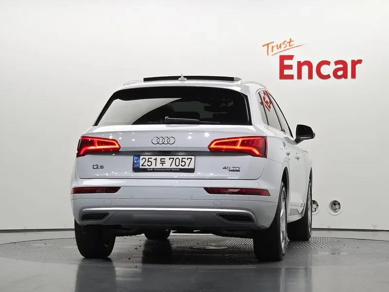 Audi Q5 2.0 TDI Quattro - САМО 30% АВАНС, снимка 3 - Автомобили и джипове - 56007910