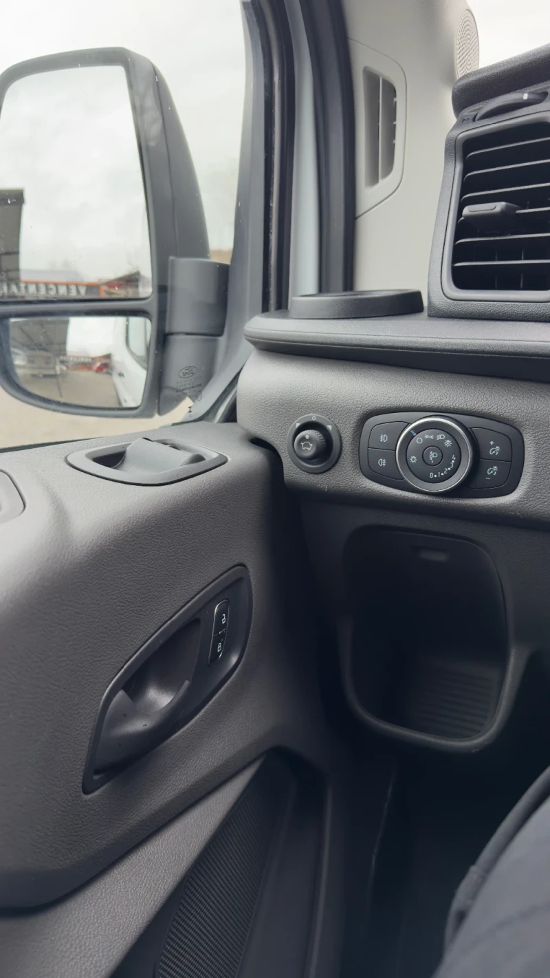Ford Transit Чисто нов 183км автомат, снимка 13 - Бусове и автобуси - 53523030