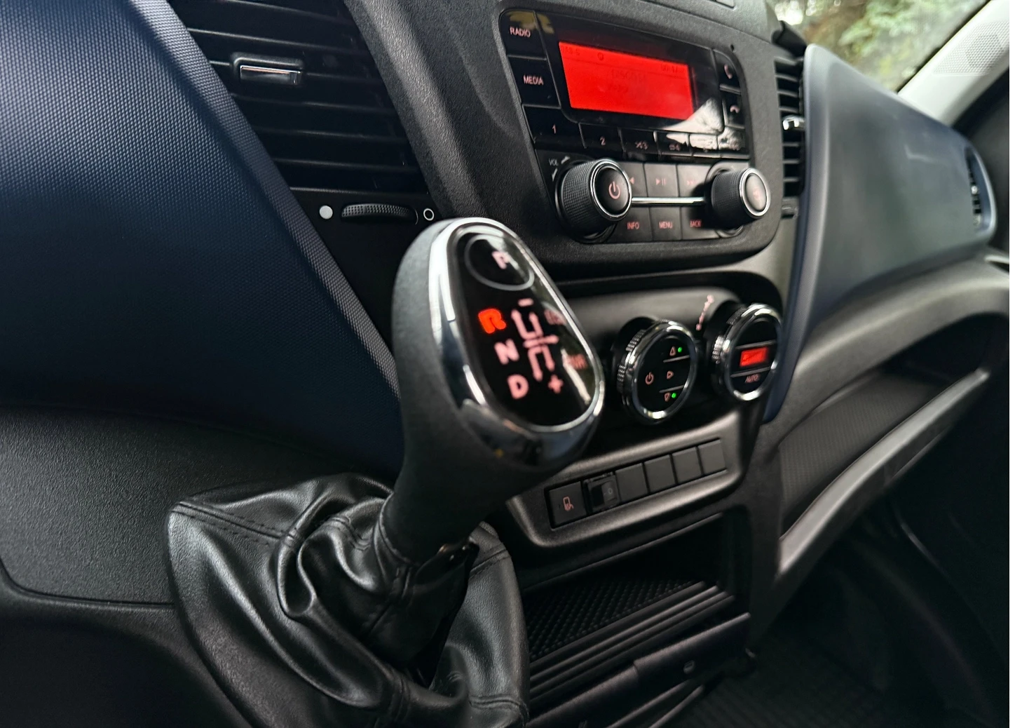 Iveco Daily 35S18 HI-MATIC EU6 3.5T | Mobile.bg � ����������� 14