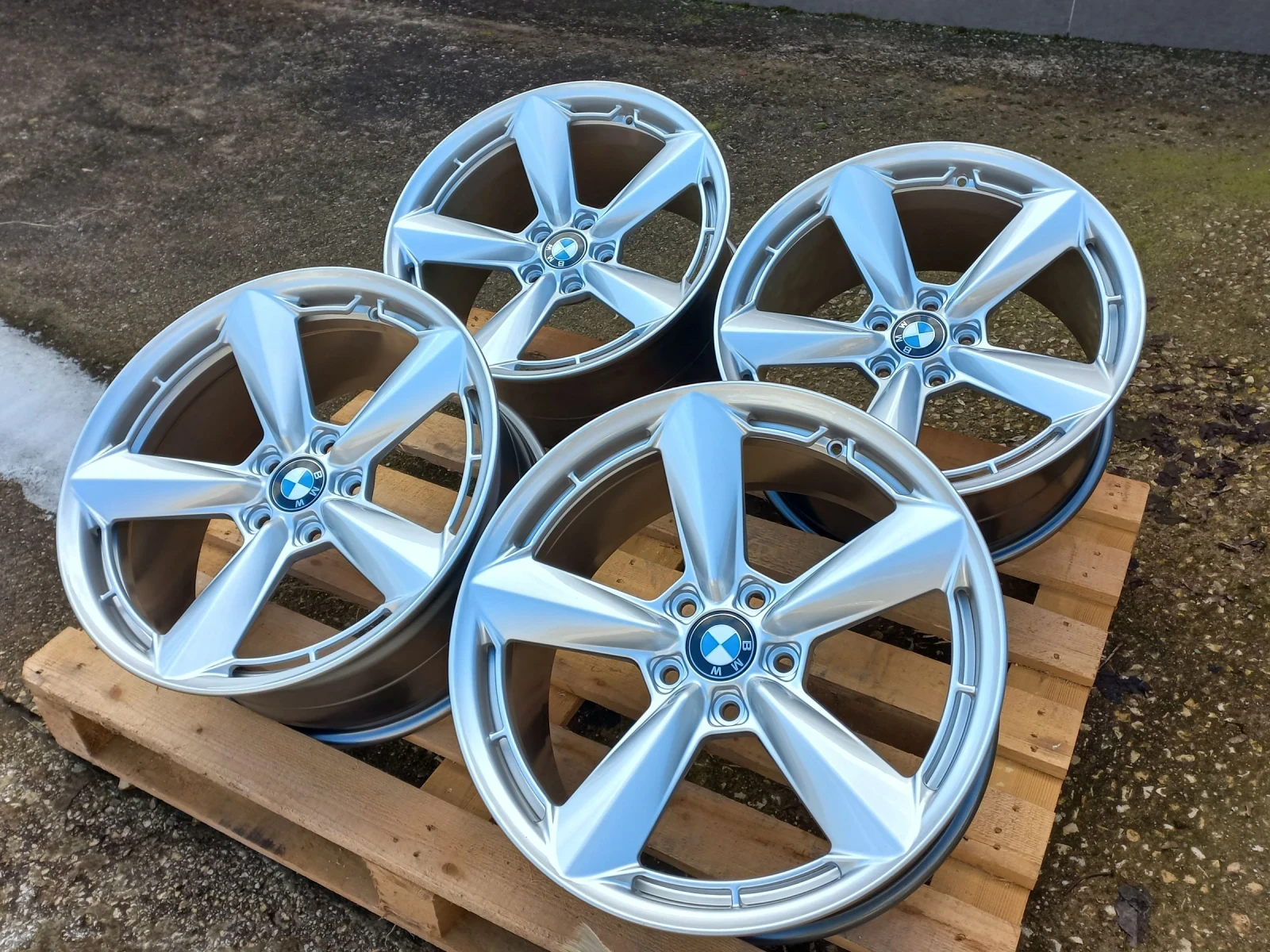 ������ �� BMW | Mobile.bg � ����������� 4