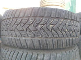 Гуми Зимни 215/45R17, снимка 1 - Гуми и джанти - 47409494