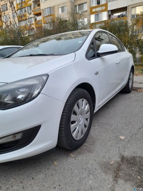 Opel Astra 1.6 CDTI, снимка 6 - Автомобили и джипове - 45117730