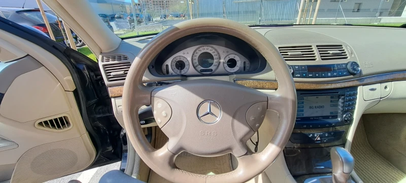 Mercedes-Benz E 320, снимка 6 - Автомобили и джипове - 47174345