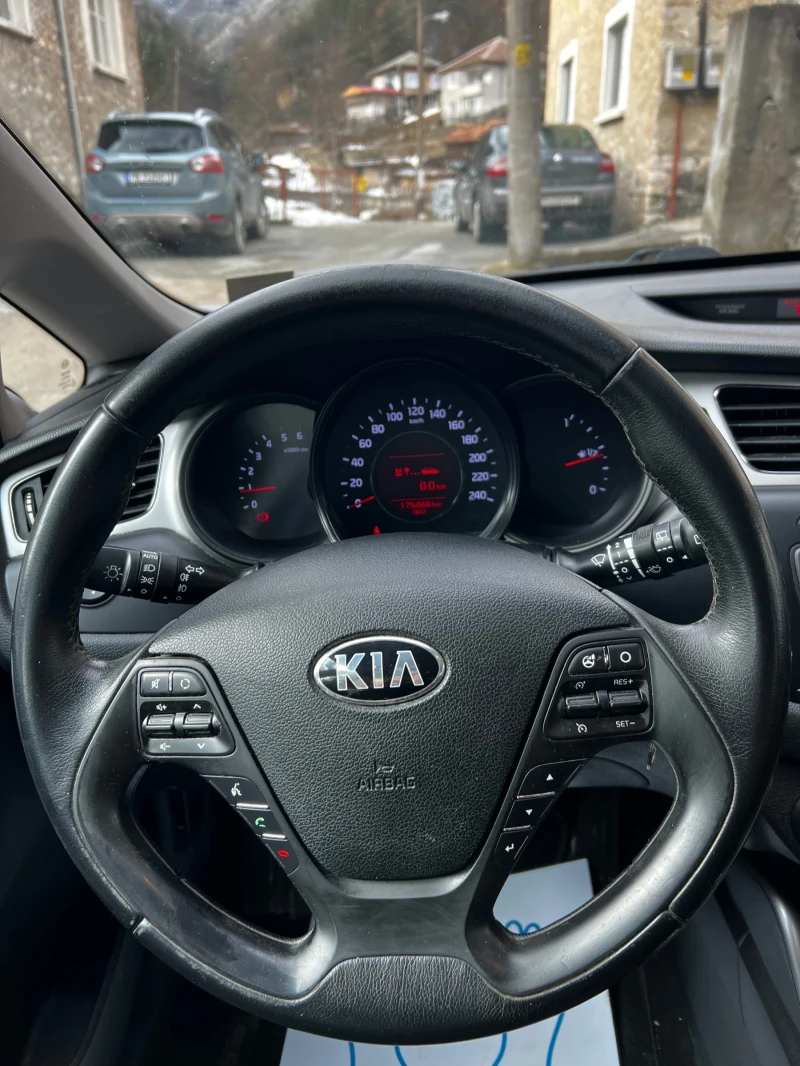 Kia Ceed, снимка 7 - Автомобили и джипове - 48960865