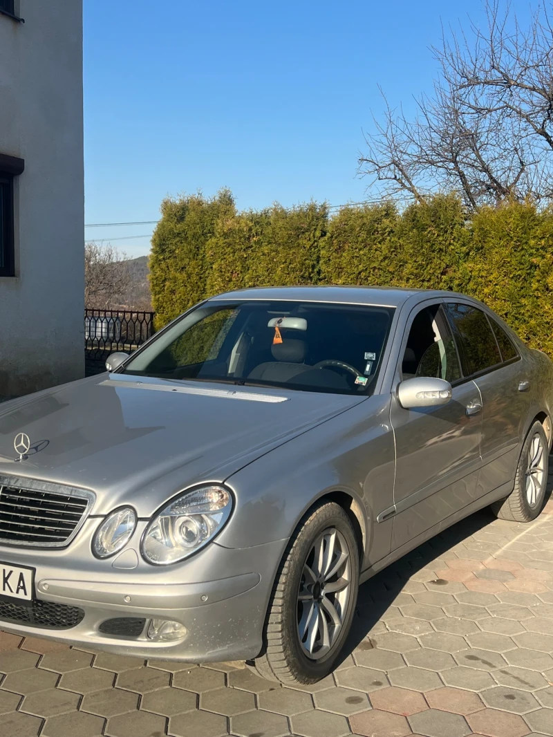 Mercedes-Benz E 220, снимка 2 - Автомобили и джипове - 49423849