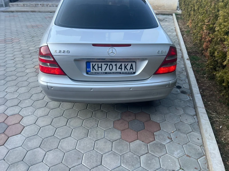 Mercedes-Benz E 220, снимка 14 - Автомобили и джипове - 49423849