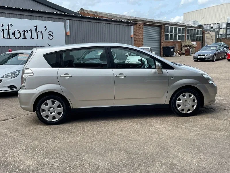 Toyota Corolla verso Газ* * *  - изображение 2