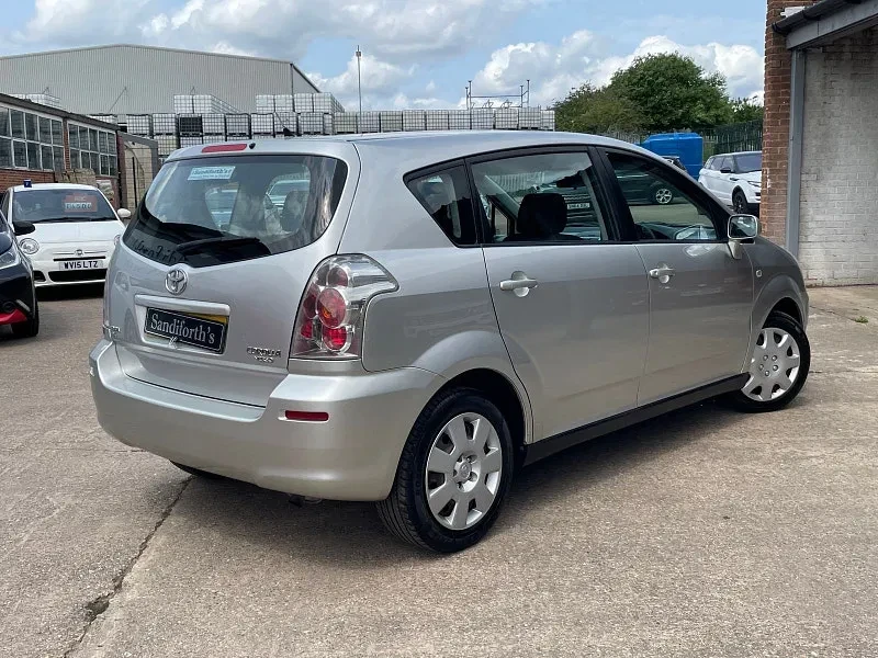 Toyota Corolla verso Газ* * *  - изображение 3