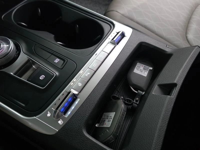 Kia Carnival 2.2 Automatic, снимка 17 - Автомобили и джипове - 55848355