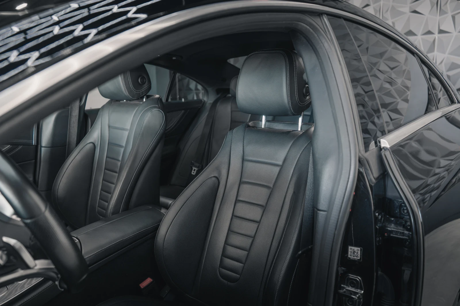 Mercedes-Benz CLS 400 d 4 MATIC * AMG пакет * BURMESTER * Шибедах *  - изображение 4