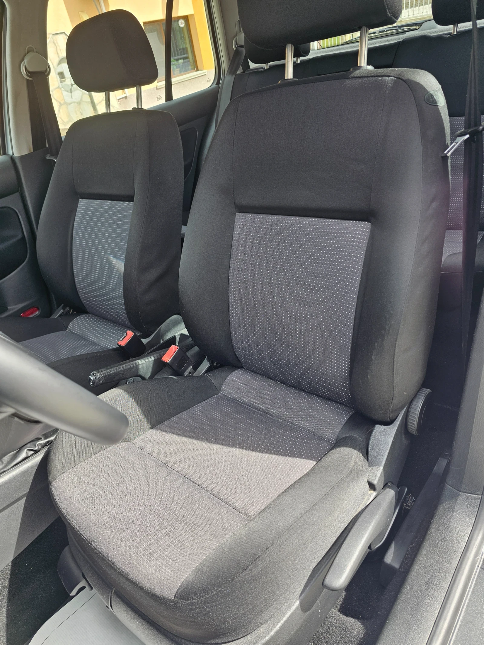 VW Golf 1.6бен.105к.с., снимка 9 - Автомобили и джипове - 54082180